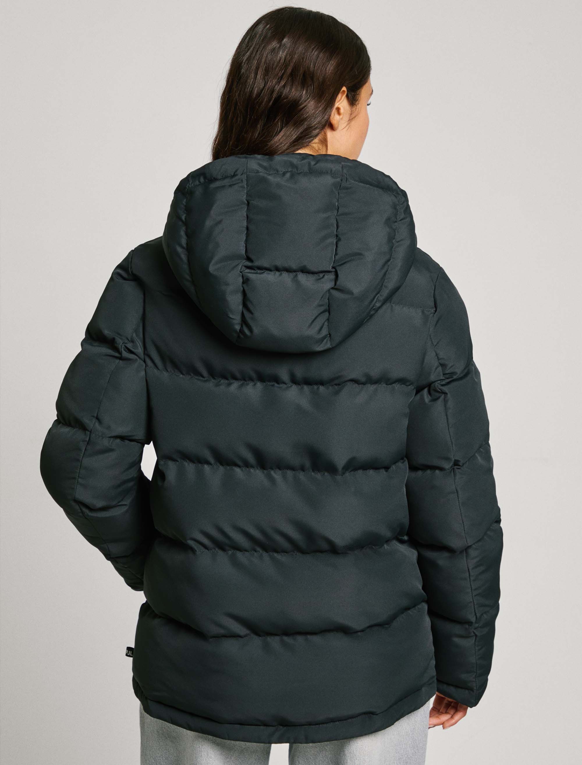 کاپشن زنانه